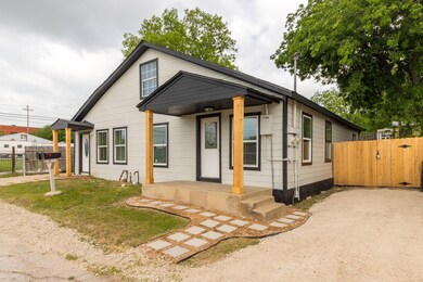 203 Park St unit B, Cleburne, TX 76031 - photo 2