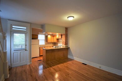 736 kitchen/dining2