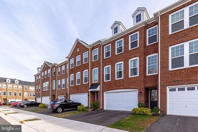 42281 Lancaster Woods Square, Chantilly, VA 20152 - photo 2