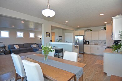 2479 SW 45th St, Redmond, OR 97756 - photo 5