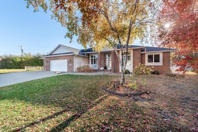 125 Thissen Ct, Mankato, MN 56001 - photo 2