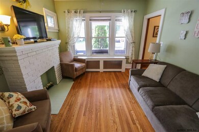 44 Holmes Ct, Albany, NY 12209 - photo 4