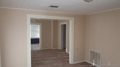 722 W Broadway St, Henryetta, OK 74437 - photo 6