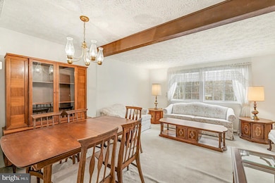 8278 Crestmont Cir, Springfield, VA 22153 - photo 6