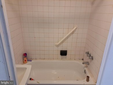 1015 Leiper St, Crum Lynne, PA 19022 - photo 4