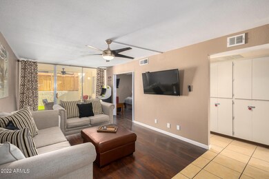 SPACIOUS LIVING ROOM