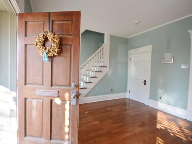 Entry/Living Room