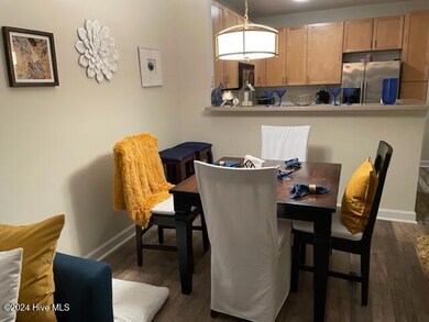 2807 Bloomfield Dining
