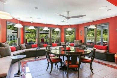 6 Peac Orchard Dining area