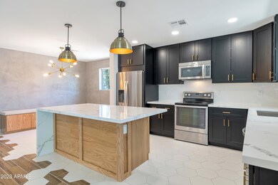 8151 N Royal Palm Cir, Phoenix, AZ 85020 - photo 4