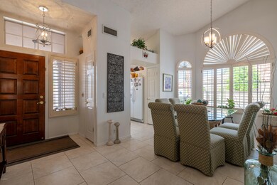 Entry/Dining