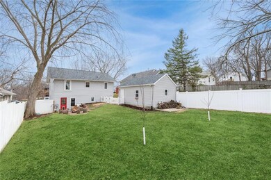 927 W 2nd St S, Newton, IA 50208 - photo 3