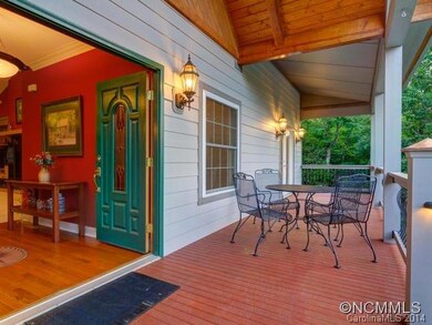 Entry w/Hardwood Floors