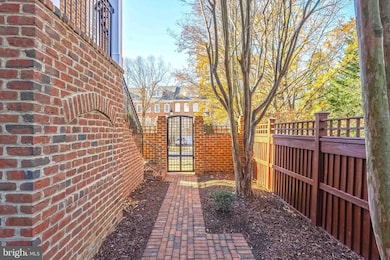 2303 Sawtooth Oak Ct, Vienna, VA 22182 - photo 3