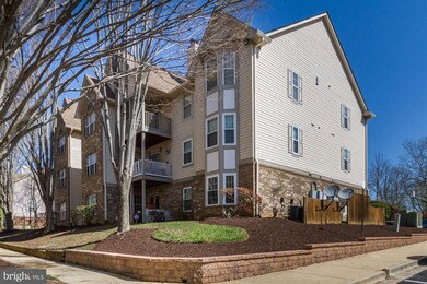 9815 Lake Pointe Ct unit 301, Upper Marlboro, MD 20774 - photo 2