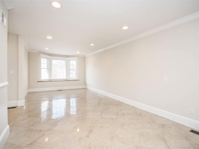 24 Sintsink Dr W, Port Washington, NY 11050 - photo 2