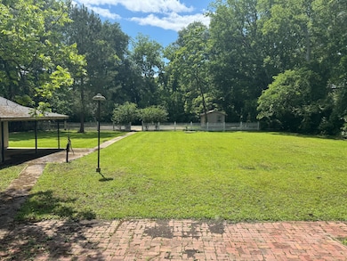 229 S Division St, West Point, MS 39773 - photo 2