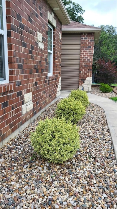 404 Deep Forest Dr, Hawk Point, MO 63349 - photo 2