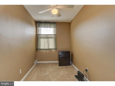 828 Crescent Dr, Glenolden, PA 19036 - photo 4