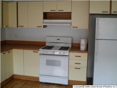 218 Essex Dr, Staten Island, NY 10314 - photo 5