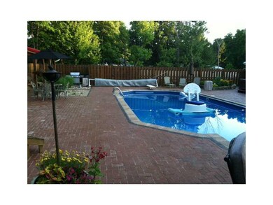 Swimming Pool/Hot Tub/Sauna.
