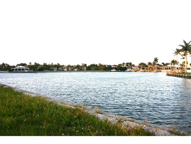Wide and Long Bay Views