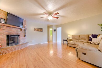 5599 Kenwood Dr, Newburgh, IN 47630 - photo 4