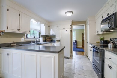 79 Camelot Dr, Bedford, NH 03110 - photo 3