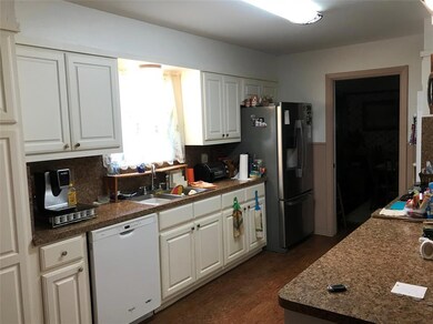 1407 Munn Dr, Ennis, TX 75119 - photo 2