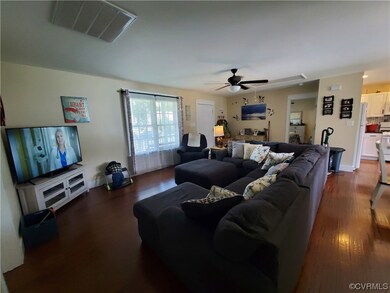 112 Waterview Dr, Dunnsville, VA 22454 - photo 3