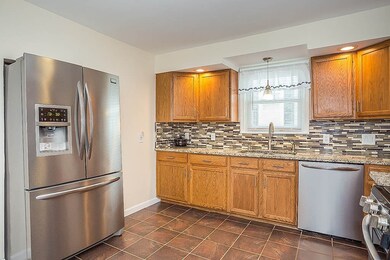 55 Lamb St, Lowell, MA 01854 - photo 5