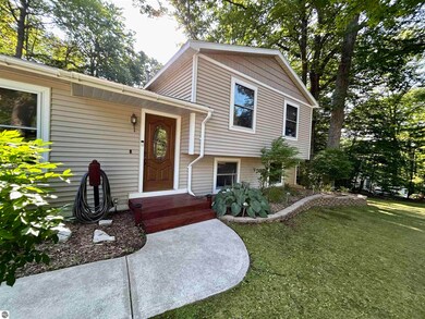 20854 Red Oak Dr, Lake Ann, MI 49650 - photo 2