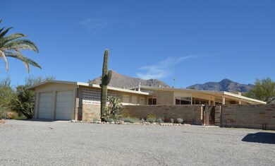 FRONT DRIVEWAY, HUGE AREA FOR PARKING