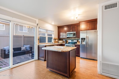 579 Rio Grande Cir Thousand-large-008-01