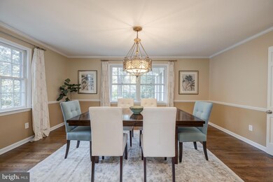 8212 Coach St, Potomac, MD 20854 - photo 5