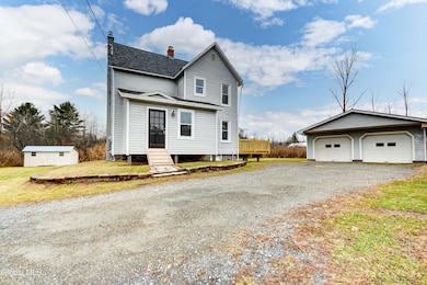 10 Hallenbeck St, Mayfield, NY 12117 - photo 2