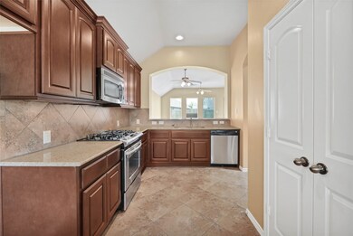 2610 Imperial Crossing Dr, Conroe, TX 77385 - photo 3