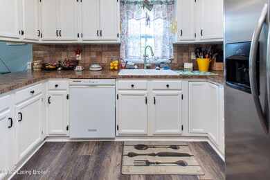 8232 Delido Rd, Louisville, KY 40219 - photo 5