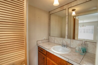 21 E Castle Harbour Dr, Friendswood, TX 77546 - photo 6