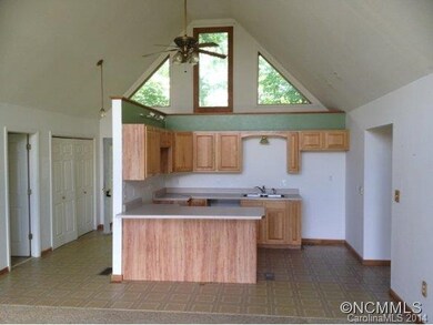 337 Deer Track Ln, Burnsville, NC 28714 - photo 4