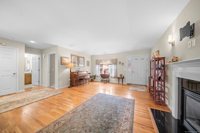 12 Woodridge Dr unit 12, Windsor Locks, CT 06096 - photo 3