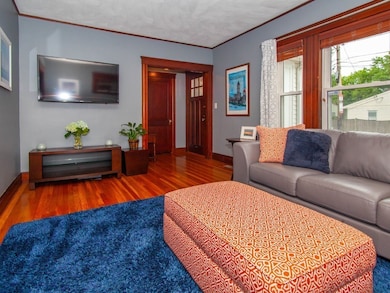 531 Baker St, West Roxbury, MA 02132 - photo 4