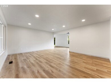 302 SE Paropa Ct, Gresham, OR 97080 - photo 6