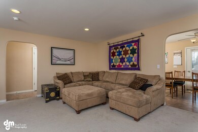 6874 Brittany Rock Way 14-large-003-Livi