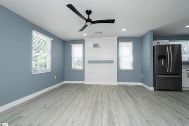 200 Mcdaniel Ave, Greer, SC 29651 - photo 5