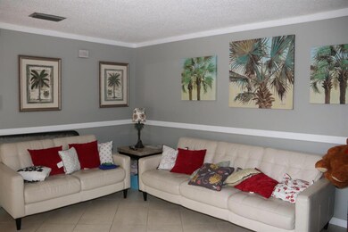 4407 Woodstock Dr unit A, West Palm Beach, FL 33409 - photo 4