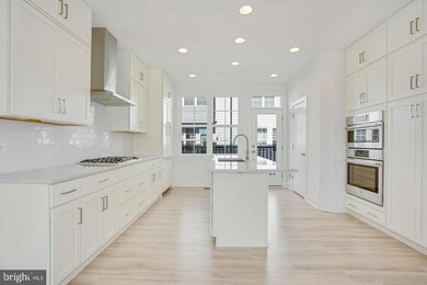 11270 Faraday Park Dr, Reston, VA 20190 - photo 5