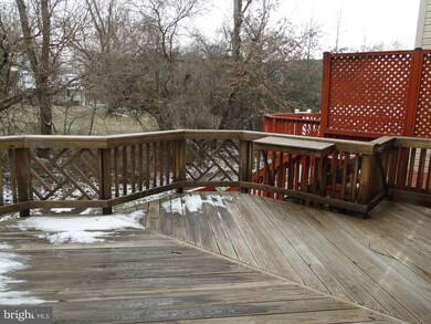 10409 Glen Spring Ln, Bowie, MD 20720 - photo 2