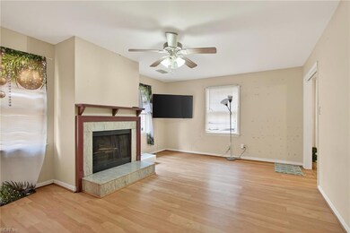 373 Circuit Ln unit A, Newport News, VA 23608 - photo 4