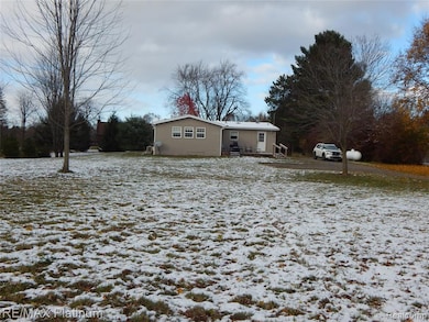 10321 E Lovejoy Rd, Perry, MI 48872 - photo 5